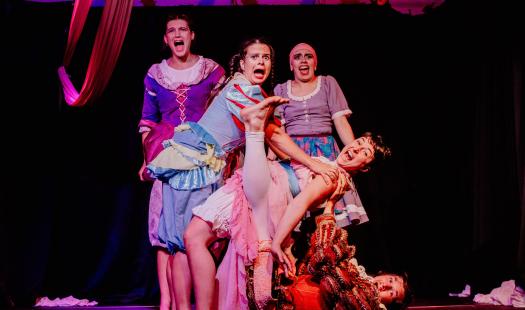 Zirkus-Theaterstück "Fair Tales" 