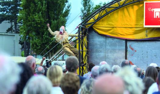 Cirque Pardi bei La Strada