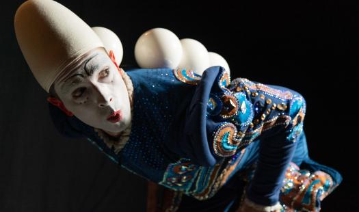 Pierre Roman und der Wal am Strand