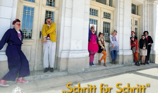 Schritt für Schritt - Clowns wandern zwischen Erinnerung und​ ​Neubeginn… Gehen Sie mit!​